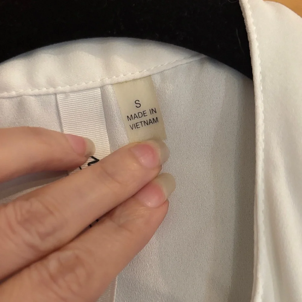 JM Collection White Sleeveless Blouse - Picture 3 of 5